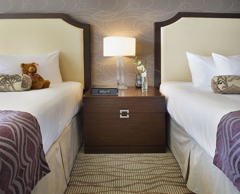 Hotel Pinnacle At The Pier 5*