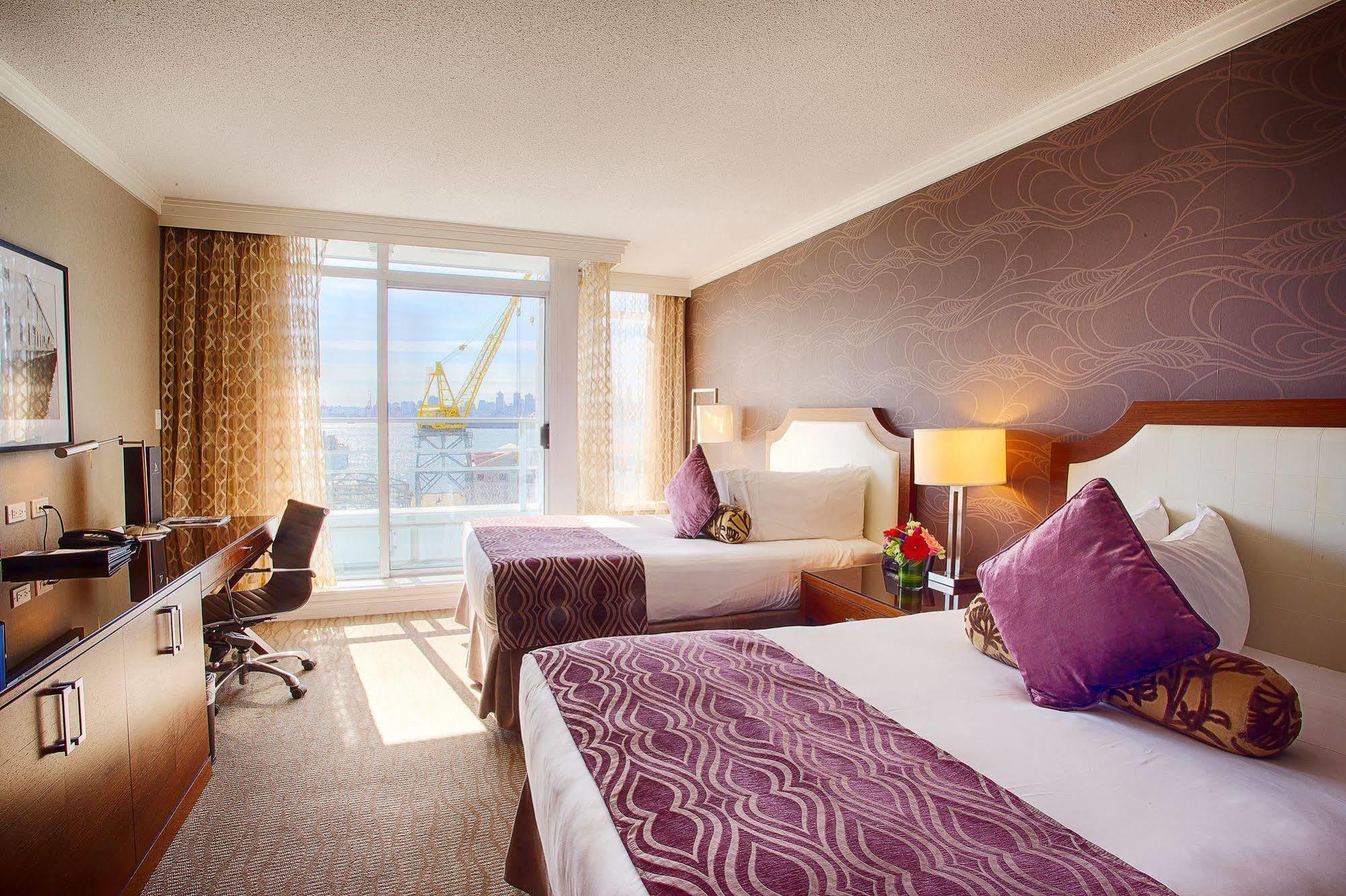 Pinnacle At The Pier Hotel North Vancouver