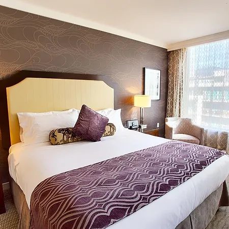Pinnacle Hotel At The Pier North Vancouver Exterior photo A bedroom at the hotel