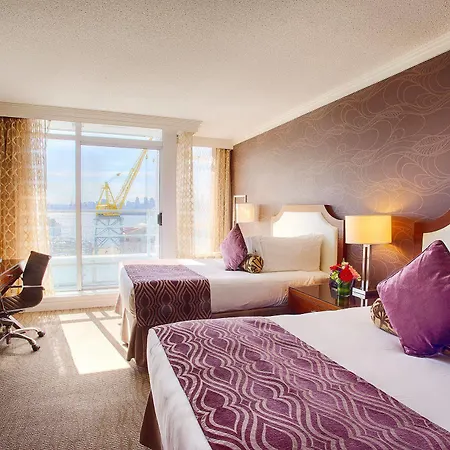Pinnacle Hotel At The Pier North Vancouver Exterior photo A typical guest room at the MGM Grand